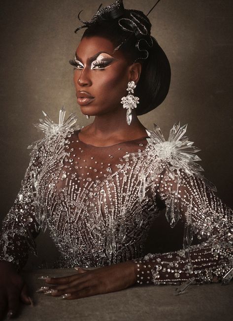 Richard Phibbs photographs the RuPaul’s Drag Race All Stars Shea Coulee, Drag Queen Outfits, Rupaul Drag Queen, Queen Makeup, Warrior Queen, Rupaul Drag, Rupaul, Drag Race, Afro Hairstyles