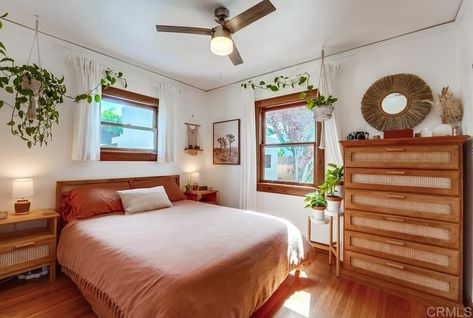 Big Sunroom, Southern California Home, California Apartment, Leather Banquette, Red Oak Hardwood Floors, Red Oak Hardwood, Spanish Bungalow, Mahogany Dining Table, Single Story Homes