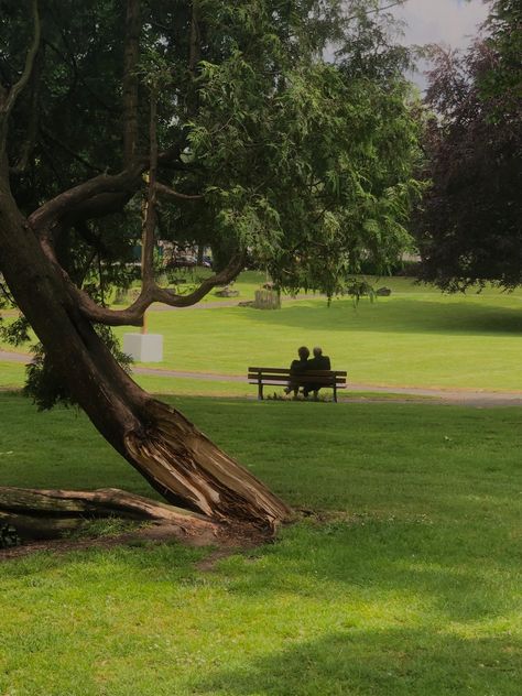 Couple Park Bench Aesthetic, Park Bench Painting, Park Bench Aesthetic, Park Bench Photography, Bench Aesthetic, Bench In Park, Couple On A Bench, Couple On Bench, Comfort Photography