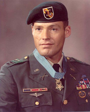 Honor Veterans, John Rambo, Medal Of Honor Recipients, Arlington National Cemetery, Purple Hearts, Green Beret, National Cemetery, Medal Of Honor, Us Soldiers