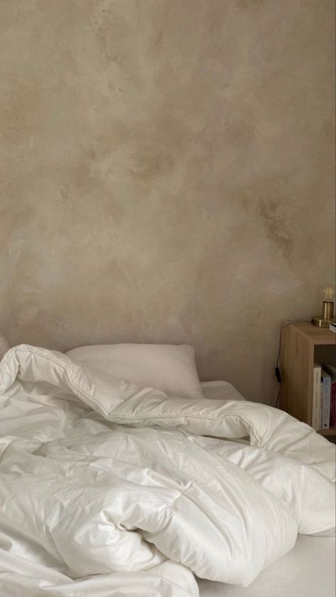 Lime Wash Interior Design, Plaster Walls Living Room, Venician Plaster Walls, Limewash Bedroom Walls, Limewash Bedroom, Patina Wall, Lime Wash Walls, Limewash Walls, Design Ložnic