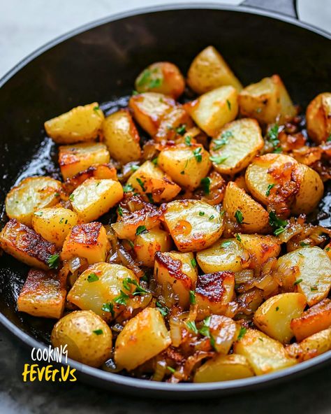 Fried Ham And Potatoes, Potato Pan Recipes, Morning Potato Recipes, Seasoned Fried Potatoes, Fried Potatoes And Chicken, Ham And Fried Potatoes, Fried Onion And Potatoes, American Fried Potatoes, Pan Cooked Potatoes