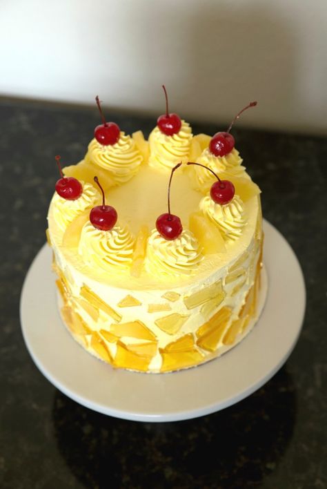 Dole Whip Cake | www.sayitwithcake.org | #dolewhip #pineapplecake Pineapple Cake Decoration, Coconut Barfi Recipe, Pineapple Cake Recipe, Dole Whip, Pineapple Cake, Yellow Cake, Cake Icing, Easter Day, Cake Decorating Techniques