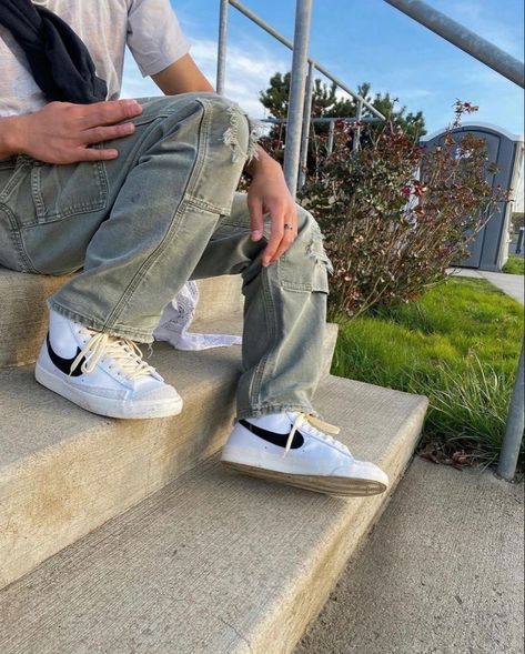 Blazer Shoes Outfits Men, Nike Shoes Men Aesthetic, Nike Blazers Outfit Ideas Men, Nike Blazer Shoes Outfit, Blazer Shoes Outfits, Blazer 77 Outfit, Nike Blazer Mid 77 Outfit Men, Nike Blazers Outfit Ideas, Blazer Shoes Outfit