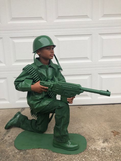 This was a hit this halloween! Toy soldier costume! Soldier Halloween Costume, Toy Soldier Costume, Green Army Men, Xmas Costumes, Soldier Costume, Funny Costume, Christmas Soldiers, Diy Halloween Costumes For Kids, Diy Halloween Costume