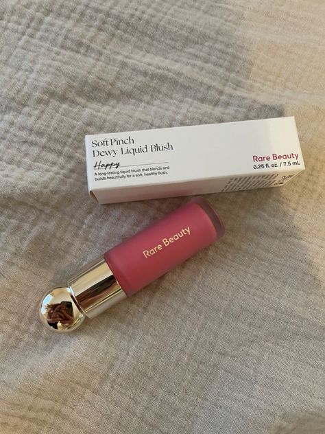 Koleksi Makeup, Soft Pinch Liquid Blush, Rare Beauty By Selena Gomez, Alat Makeup, Makeup Bag Essentials, Liquid Blush, Makeup Needs, Fancy Makeup, Rare Beauty