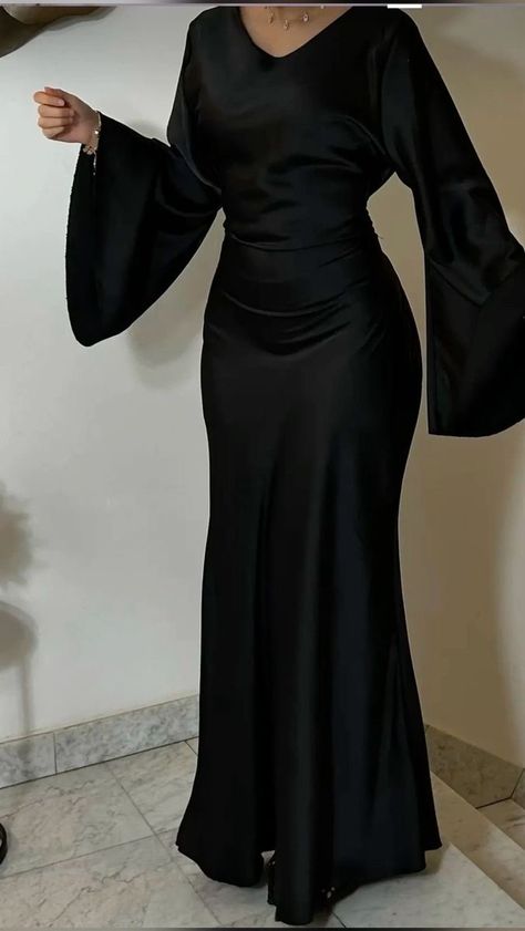 Modest Graduation Dress, Dress Soiree, Elegant Silk Dresses, Stile Hijab, Soiree Dress, Dinner Dress Classy, Modest Dresses Casual, Fancy Dresses Long, Elegant Dresses Classy