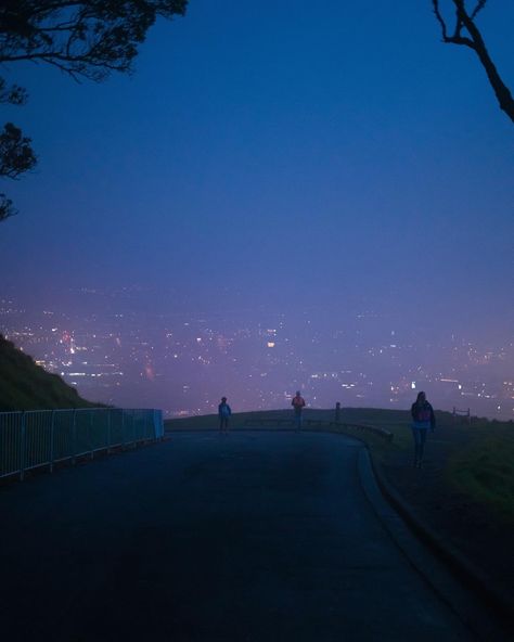 Blue Hour Photography, Scenery Photography, Blue City, Blue Hour, Night City, City Aesthetic, Nature Aesthetic, Sky Aesthetic, Blue Aesthetic