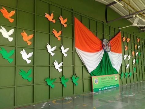 Tricolour Decoration Ideas, Republic Day Decor, Independence Day Classroom Decoration, Republic Day Stage Decoration, Independence Day Stage Decoration, School Stage Decoration Ideas, Independence Day Decoration School, Stage Decoration Ideas For School, Independence Day Celebration Ideas