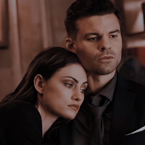 Elijah Vampire Diaries, Hayley And Elijah, Freya Mikaelson, Davina Claire, Vampire Diaries Poster, Bonnie Bennett, Daniel Gillies, Phoebe Tonkin, Shy Girls