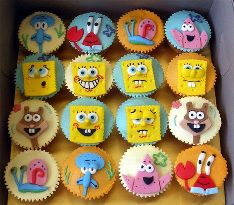 Easy Spongebob Cupcakes | Spongebob & Friends Cupcake | Flickr - Photo Sharing! Cake Out Of Cupcakes, Spongebob Cupcakes, Sponge Bob Cupcakes, Spongebob Face, Spongebob Friends, Yellow Birthday Parties, Cupcakes Flores, Spongebob Cake, Spongebob Birthday Party