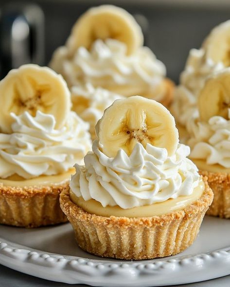 Mini Banana Cream Pie, Pies Easy, Banana Pudding Cookies, Banana Cream Pie Recipe, Banana Cream Pudding, Mini Bananas, Cream Pies, Pumpkin Pie Bars, Cream Pie Recipes