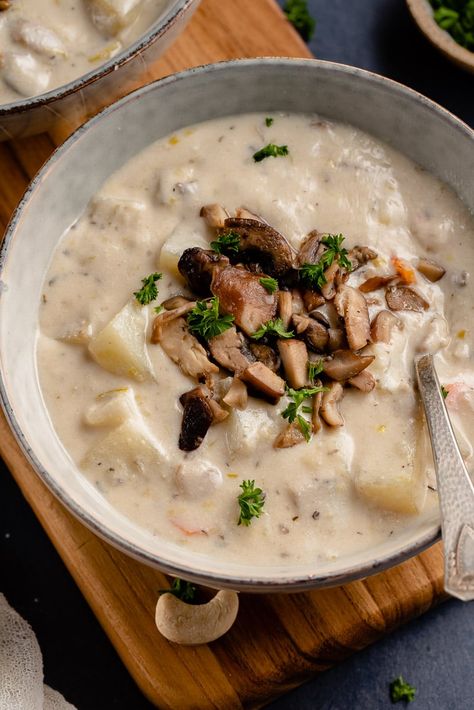 Vegan Clam Chowder Recipe, Vegan Clam Chowder, Oyster Chowder, Clam Chowder Soup, Oyster Stew, New England Clam Chowder, Non Dairy Milk, Chowder Soup, Oyster Crackers