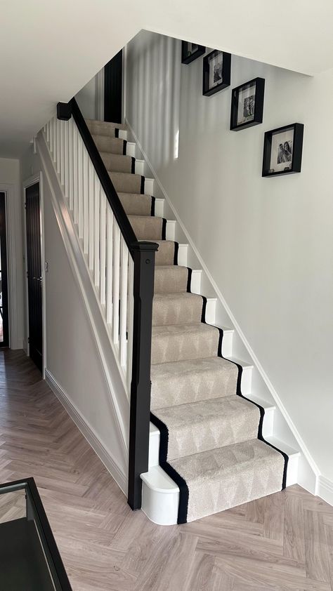 Instagram White Black Hallway, Interior Design Uk Home, Basement Stairs Painted, Entrance Hall Ideas With Stairs, Hallway Decor Inspiration, Black Banister Hallway, Staircase Ideas For Small Spaces, Stair Entrance Ideas, Bedroom Stairs Ideas