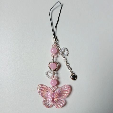 Butterfly Coquette phone charm🩷🎀 Color Options: pink. Price: 130₹ + shipping. Customization available🥀✨️ #phonecharm #handmade #handmadejewelry #smallbusiness #connection #communitylove #favaudience #instaengagement #jewelsknot #aesthetic #ａｅｓｔｈｅｔｉｃ #inpiration Mobile Charms, Manik Manik, Phone Charms, Bead Ideas, Aesthetic Photography Nature, Aesthetic Aesthetic, Purse Charms, Phone Charm, Photography Nature