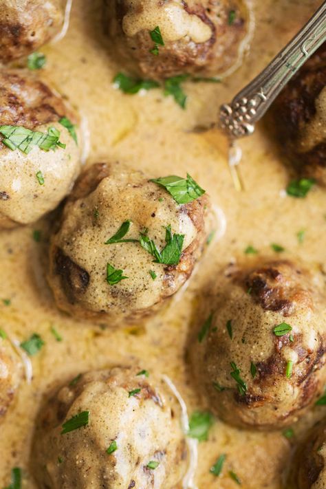 Seriously Amazing Swedish Meatballs in Brown Gravy - hearty and comforting meatballs in the most delicious brown gravy ever! #swedishmeatballs #browngravy #meatballs | Littlespicejar.com Meatballs In Brown Gravy, Best Swedish Meatball Recipe, Best Swedish Meatballs, Brown Gravy Recipe, Meatballs And Gravy, Brown Gravy, Swedish Meatballs, Minced Meat, Dinner Appetizers