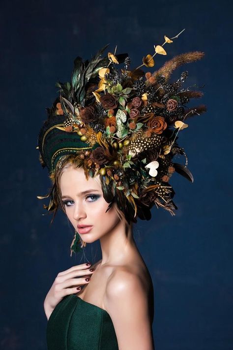 Head Dresses, Floral Headdress, Flower Headdress, Head Wreath, Crazy Hats, Photographie Portrait Inspiration, Crown Flower, Fantasy Hair, Head Dress