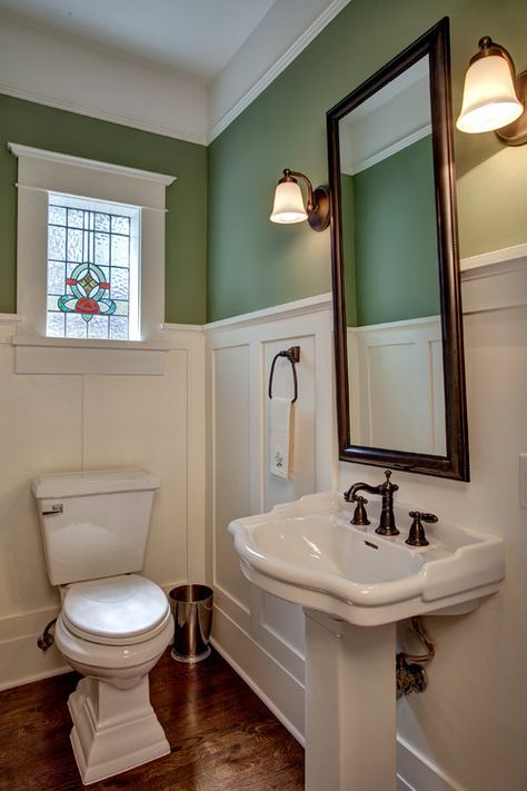 What’s Your Style? Craftsman Bathroom Elements - Unique Vanities Renovated Craftsman, Bathroom Wainscoting, Makeover Kamar Mandi, Wainscoting Ideas, Beadboard Bathroom, Craftsman Bathroom, Craftsman Decor, Wainscoting Bathroom, Wainscoting Styles