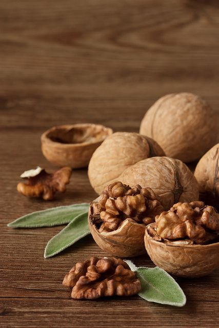 * les noix * Excellent Health, Pane Dolce, Pecans, Dried Fruit, Food Styling, Food Photo, Fruits And Vegetables, Health Benefits, Nuts