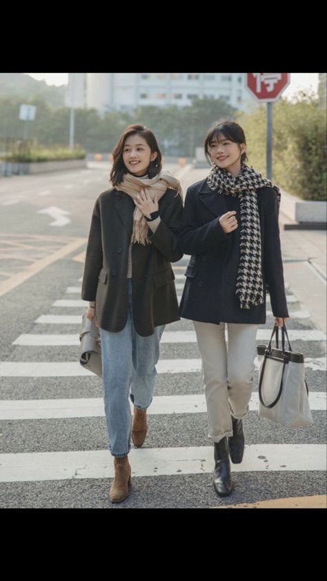 Korea Autumn Outfit Korean Street Styles, Japanese Street Style Winter, Korean Street Fashion Winter Seoul, Japanese Fashion Winter Outfits, Uniqlo Autumn Outfit, Autumn Outfits In Korea Women, Japanese Winter Outfits Women, Japanese Winter Fashion Women, Japanese Autumn Outfit