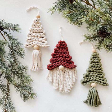 Macrame for Beginners on Instagram: “Shout-out to talented maker Lindsey of @knotstudiosaz for creating these adorable Macrame Christmas ornaments 🤶🏻♥️ How cute are these…” Macrame Tree Ornament, Gnome Trees, Macrame Gnome, Macrame For Beginners, Gift Macrame, Macrame Tree, Macrame Christmas Tree, Macrame Christmas, Christmas Tree Accessories