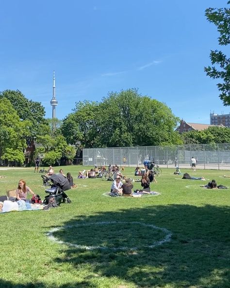 blogTO on Instagram: “It’s a beautiful day in Toronto and people are following the social distancing rules at Trinity Bellwoods Park 😎 #Toronto…” Trinity Bellwoods Park Toronto, Trinity Bellwoods, Summer 24, A Beautiful Day, Social Distancing, Outdoor Patio, Beautiful Day, Dolores Park, Toronto