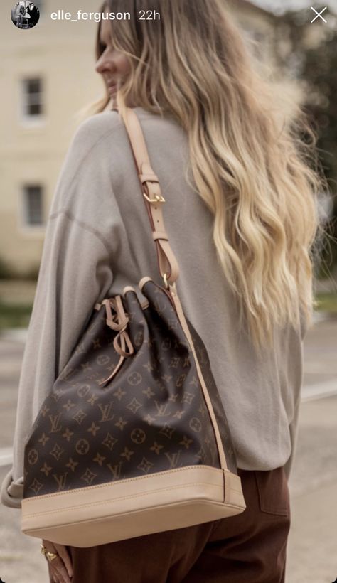 Weekday Outfits, Lv Noe, Noe Louis Vuitton, Louis Vuitton Street Style, Louis Vuitton Aesthetic, Louis Vuitton Noe Bag, Louis Vuitton Bag Outfit, Louis Vuitton Outfit, Vuitton Outfit