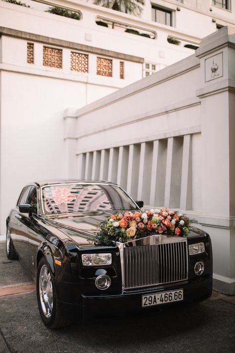 Wedding Car Deco, Roll Royce, Lux Gifts, Flowers Luxury, Bridal Car, Wedding Car Decorations, Car Deco, Wedding Cars, Wedding Stage Design