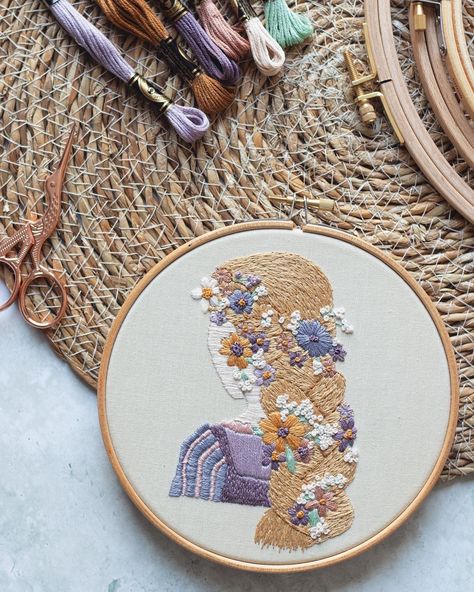 Embroidery Patterns Disney, Tangled Embroidery, Rapunzel Embroidery, Embroidery Disney, Tangled Disney, Embroidery Hoop Art Diy, Rapunzel Tangled, Crochet Bandana, Disney Embroidery