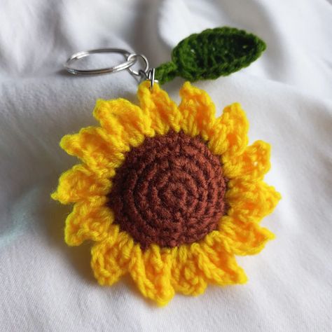 Sunflower keychain ₊˚⊹🌻🤍₊˚⊹ Shop these affordable Sunflower keychain to style your bags/purse/keys. DM to know the price 🌻 🧚🏼‍♀️You can customize your order. ✨🪷These products are made with love and care🪷✨ #crochet #handmade #crochetsindia #smallbusiness #crochetkeychain #crochetsunflower #madewithlove #supportsmallbusiness #sunflower #sunflowerkeychain #keychain #fyi #smallbusinesssuccess #yarnlove #crochet #affordable #yellow #cute #trending #handmade #fibreartist #sunshine #fyi #cr... Sunflower Keychain Crochet, Crochet Sun Flower, Crochet Sunflower Keychain, Sunflower Keychain, Crochet Sun, Keychain Crochet, Flower Keychain, Flower Purses, Crochet Sunflower