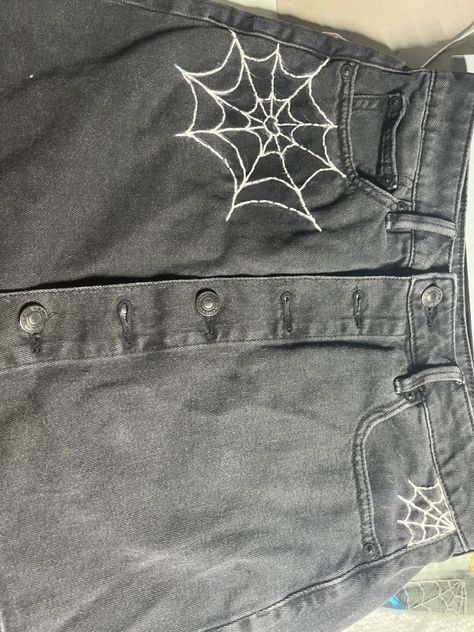 Spiderverse Embroidery, Embroidery Spider Web, Spiderman Jeans, Pants Embroidery Ideas, Spider Man Embroidery, Spider Web Embroidery, Spider Embroidery, Spiderman Embroidery, Grunge Outfits Pants