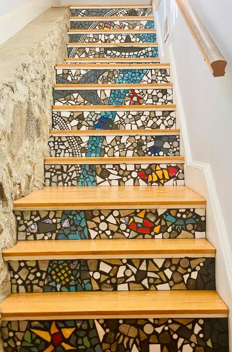 Mosaic Stair Risers, External Steps, Mosaic Stairs, Mosaics Ideas, Round Stairs, Staircase Art, Bohemian Decor Inspiration, Stair Riser Decals, Stairs Ideas