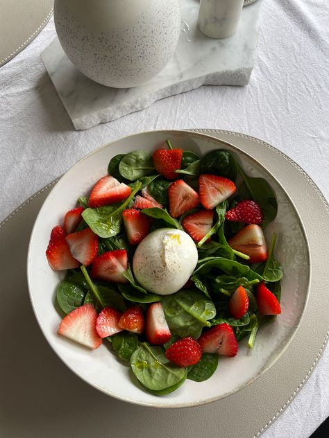 - Strawberries - Baby Spinach - Burrata - Honey Mustard dressing Spinach Fruit Salad, Spinach Aesthetic, Main Course Salad, Burrata Salad, Honey Mustard Dressing, Food Gallery, Mustard Dressing, Healthy Food Dishes, Food Babe