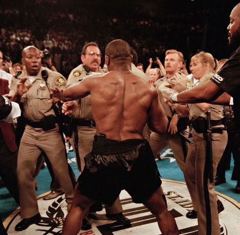 Mike Tyson Boxing, Boxing Images, Legendary Pictures, Boxing Posters, Boxing History, Boxing Quotes, Belt Holder, Man Up Quotes, Mike Tyson