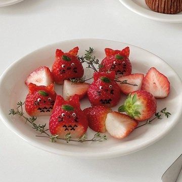 ︎︎ ︎ ︎︎︎ on X: "totoro strawberries 🍓 https://t.co/BjuHuFkOQW" / X Totoro Food, Easy Food Art, Lactose Intolerant, Food Art, Strawberries, Easy Meals