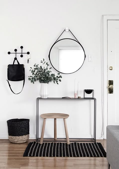 6 Essentials for a Functional Entryway Minimalist Entryway, Apartemen Studio, Minimalist Dekor, Apartment Entryway, Office Decorations, Mirror On The Wall, Salon Interior Design, Interior Design Magazine, Coat Racks