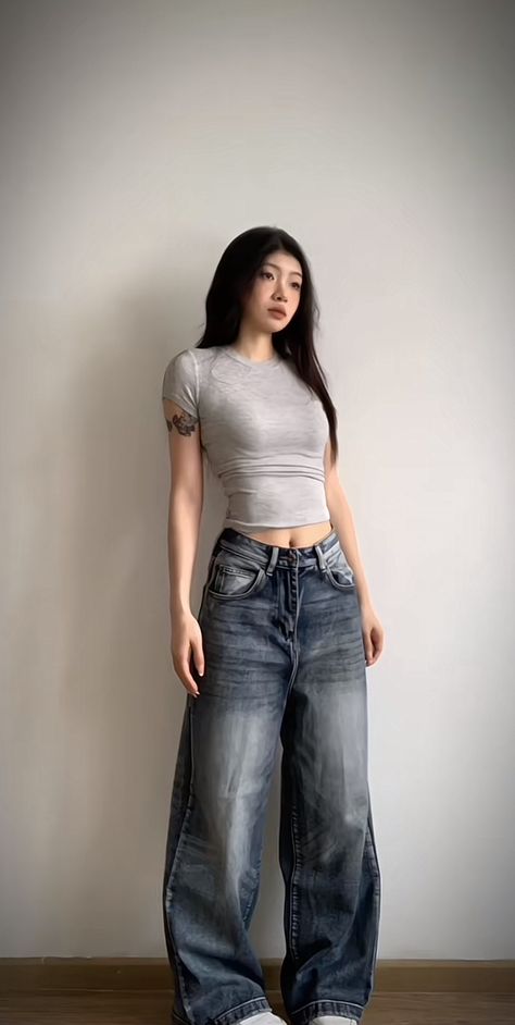 Baggy Jeans Outfit Girl, Outfits With Baggy Jeans, Celana Fashion, Baggy Jeans Outfit, Everyday Casual Outfits, Uni Outfits, Baggy Clothes, Everyday Fashion Outfits, Weekly Outfits