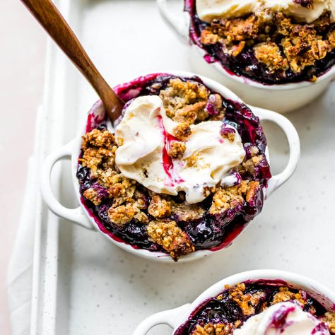 This Keto Blueberry Cobbler is the perfect sweet treat that won't ruin your diet. The filling consists of  fresh blueberries, all-natural sweeteners, lemon juice and xanthan gum and is topped with a nutty crumble and baked to perfection. Keto, Paleo, Gluten Free, and Dairy Free. Keto Blueberry Cobbler, Catalina Crunch, Healthy Little Peach, Clean Sweets, Keto Blueberry, Beef Tips And Gravy, Keto Treats, Clean Keto, Whole30 Keto