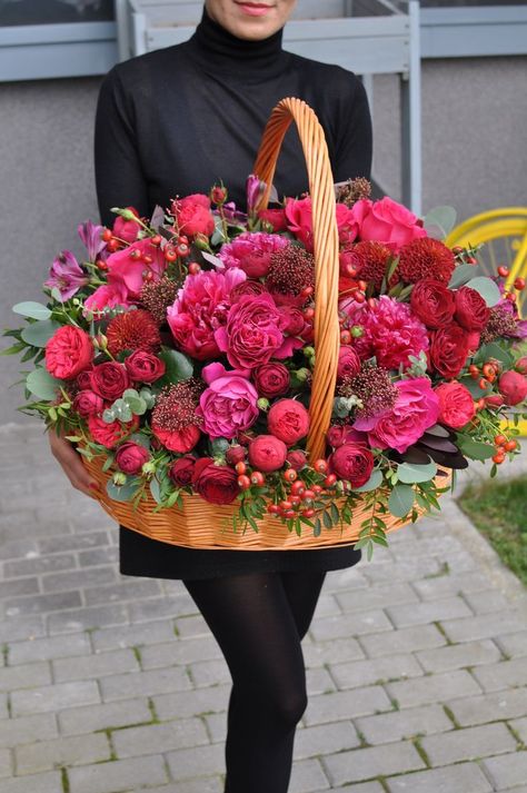 Amaryllis Bouquet, Basket Flower Arrangements, Large Flower Arrangements, Rose Flower Pictures, Flower Box Gift, Flower Bucket, Floral Baskets, Red Rose Flower, Sweet Box