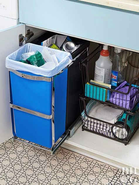 Out of Reach Organiser Cucina, Kitchen Sink Organization, Kitchen Sink Storage, Kabinet Dapur, Diy Kitchen Storage, Sink Storage, Kitchen Furniture Design, Kitchen Diy, Tiny Kitchen