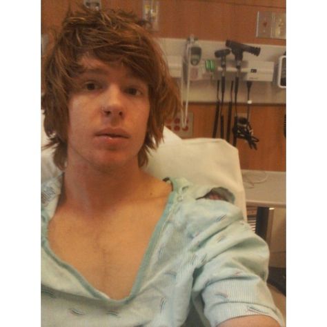 Alan Ashby, Crown The Empire, Austin Carlile, Men's Emo Style, Shaun White, Emotional Freedom Technique (eft), Cool Electric Guitars, Hospital Gown, Hot Band