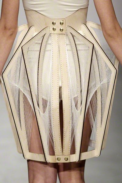 Structured Fashion, Architectural Fashion, Structural Fashion, Amsterdam Fashion, Sculptural Fashion, Geometric Fashion, Catwalk Fashion, Couture Mode, Futuristic Fashion