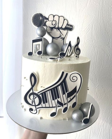 Singer Theme Cake, Music Cake Ideas For Men, Music Cake Ideas, Microphone Cake, Bolo Musical, Fire Cake, Music Themed Cakes, Piano Cakes, Music Cakes