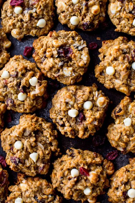 Soft-baked white chocolate cranberry and pecan oatmeal cookies have the most unbelievable flavor and chew! Recipe on sallysbakingaddiction.com Pecan Oatmeal Cookies, Cookie Base Recipe, Pecan Oatmeal, Iced Oatmeal Cookies, Cookies Holiday, Oatmeal Cream Pies, Sally's Baking, Frozen Cookies, Coconut Pecan