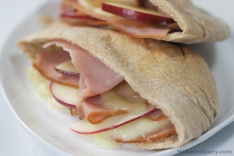 Ham It Up Pita Pockets Pita Pocket Recipes, Pita Bread Sandwich, Apple Yogurt, Pockets Recipe, Pita Recipes, Pan Pita, Yogurt Smoothie, Pita Sandwiches, Pain Pita