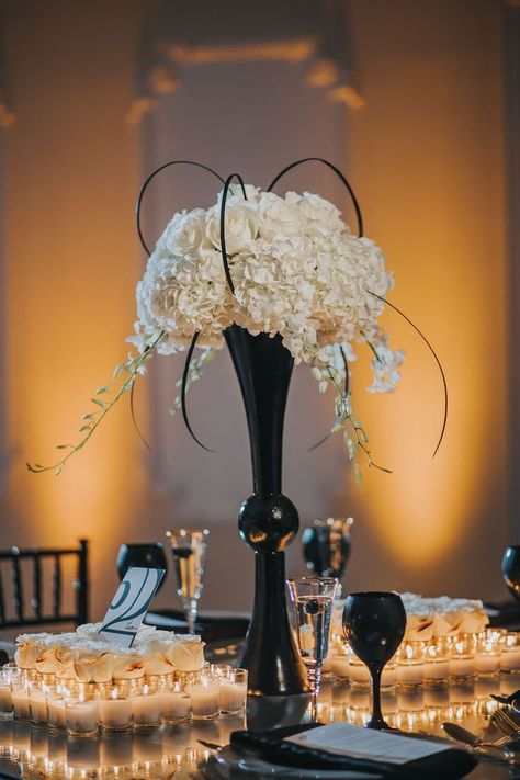 Black Vases For Centerpieces Wedding, Black Gold Flower Arrangement, Black White And Gold Wedding Centerpieces Floral Arrangements, Black Tie Centerpieces, Black Vase Centerpiece, White Hydrangea Centerpiece, White Wedding Reception Decor, Black And White Wedding Reception, Black And White Centerpieces