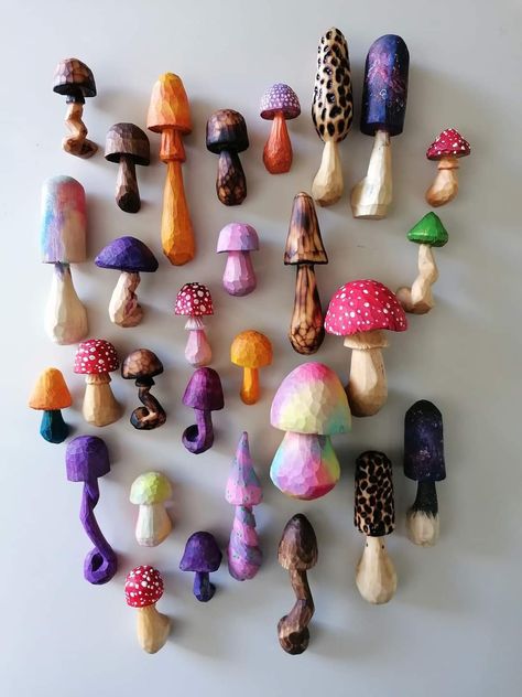 Beginner Whittling Projects, Whittling Projects For Beginners, Wood Carving Ideas Beginner, Polymer Clay Crafts For Beginners, Sculpey Clay Ideas, Sculpy Ideas, Decorative Mushrooms, Tre Kunst, Whittling Projects