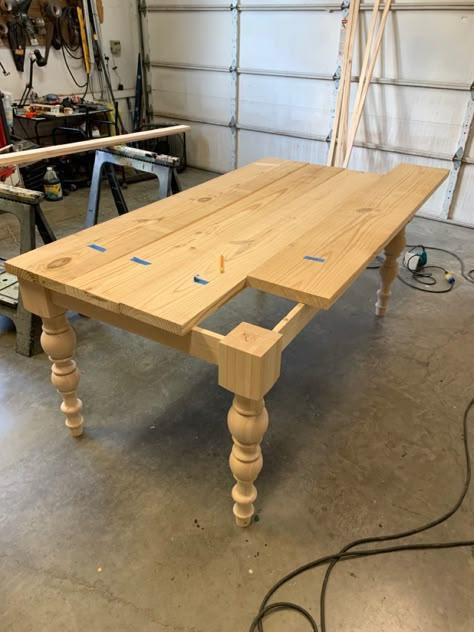 Diy Wood Dining Table Farmhouse, Diy Dining Table Top, Build A Farmhouse Table, Diy Dining Room Table, Country Kitchen Ideas, Country Vibes, Diy Dining Room, Diy Farmhouse Table, Diy Dining Table