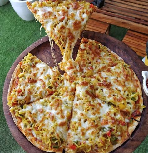 Pizza Craving, Indian Fast Food, Delicious Food Image, Indian Food Photography, Fast Food Menu, Easy Meal Ideas, Craving Pizza, Daily Vlog, Vegetarian Snacks Recipes