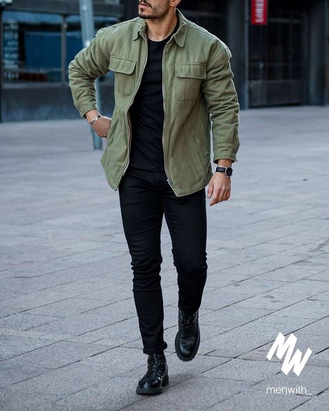 Green jacket layered on a full black outfit. For FW19 I would replace the green with a fun blue colour. Parka Outfit Men, Army Green Jacket Outfit, Olive Jacket Outfit, Olive Green Jacket Outfits, Green Parka Outfit, Military Jacket Outfits, Blue Jean Jacket Outfits, Jean Jacket Outfits Men, Green Jeans Outfit